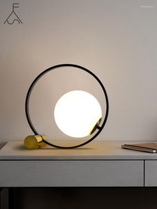 Bordslampor Nordiska moderna minimalistiska sänglampor LED-skrivbord sovrum studie kontor vardagsrum postmodern kreativ