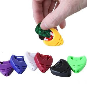 1pc portátil guitarra palhetas de plectrum holder de plástico capa de plectrum mediador de armazenamento rápido auto adesivo de cor aleatória