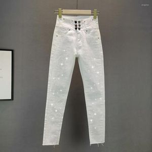 Kvinnors jeans mode vita kvinnor 2023 sommar elastiska smala ankel längd blyertsbyxor damer mager rhinestone denim byxor kvinnliga