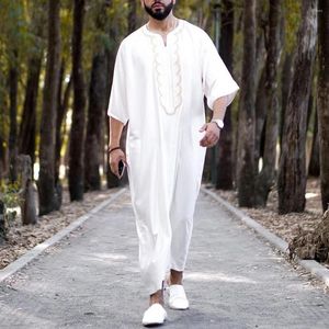 Men's Casual Shirts Vintage Loose Muslim Caftan Robes Men Long Sleeve Fashion Jubba Thobe White Pattern Islamic Man Clothing High Quality