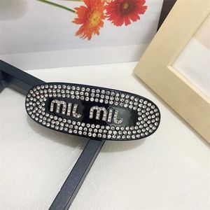 2023 NOWOŚĆ MIU Simple Flash Diamond Letter Edge Wai Fairy Shark Clip Style Hair Akcesoria 10a