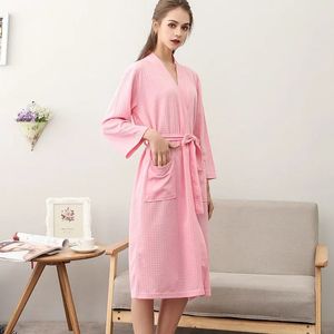 Women's Robe Model Autumn Winter Women's Luxury Waffle Bathrobes Men Suck Water Kimono Nightgowns Plus Size Spa Bath Robe Fashion 231127