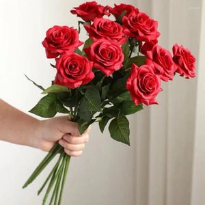 Kwiaty dekoracyjne 10pcs Róże sztuczny kwiat róży gałąź czerwona realistyczna fałszywka do wystroju domu weselnego