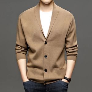 Maglioni da uomo Cardigan coreano Maglione da uomo lavorato a maglia Top Abbigliamento maschile Nero a maniche lunghe con scollo a V Wweater Giacca maglione oversize Cappotto da uomo S-3XL 231127