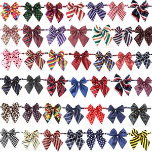 Akcesoria hurtowe 100pcs akcesoria dla psa Zabezpieczenie zaopatrzenie w pies pies bowtie krawat Pet Wedding Decoration kołnierz Bowtie 50 colours