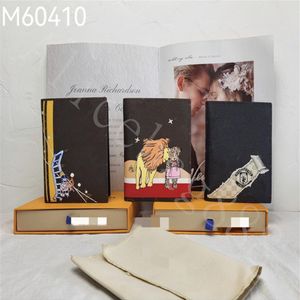 2023 Novos estilos masculinos Mulheres Passaporte Lady Wallet Flower Print Print Selp Screen Card São de bolsa de couro para 303U