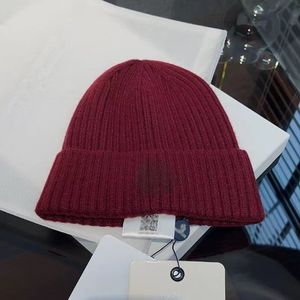 Stilista MONCLiR 2024 autunno e inverno nuovo cappello di lana lavorato a maglia cappello lavorato a maglia di lusso sito ufficiale versione 1: 1 artigianale 008