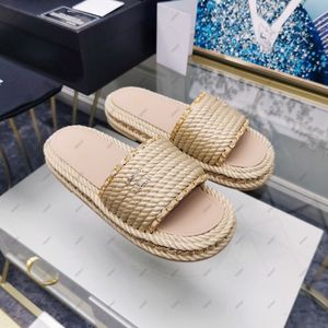 Designer Fashion Women Sandals Kopy Kapta Grube dolna dekoracja łańcucha Styl ognia z pudełkiem i torbą na kurz 35-41