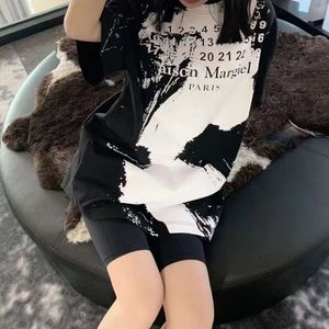 Designer Fashion Clothing Mens Tees Tshirt Margiela Mm6 Summer New Black White Contrast Speckler Graffiti Print Short Sleeve Men's Women's Loose T-shirt