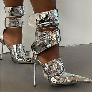 Модельные туфли Джинсовые сандалии с металлическими заклепками и пряжкой, серебряные сандалии, пикантные женские туфли в стиле панк на остром каблуке 12 см, размер 34 43 231127