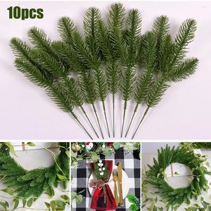 装飾的な花10pcs人工木の枝植物松の針ガーランドクリスマスアクセスDIYパーティー装飾クリスマス装飾品