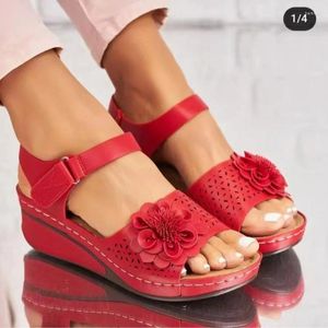 Sandaler 2023 Summer Women's Casual Hollow Flower One Word Buckle With Thick Bottom Shoes High Heel Stor storlek 35-43