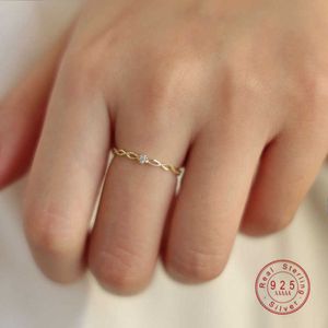 Band Rings 925 Sterling Silver Japanese Exquisite Hollow Twist Zircon Round Ring Women Noble Elegant Wedding Jewelry AA230426