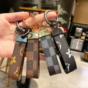 Lyxiga män Buckle Leather Pu Leather Keychain Business Gift Leather Key Chain Män Kvinnor Bil Nyckel Rem midjeplånbok Keychains Keyrings