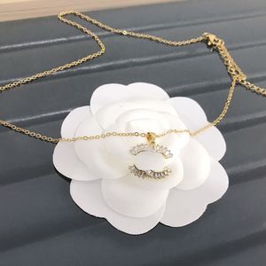 Mulheres pingente colar banhado a ouro titânio aço gargantilha festa de casamento cristal diamante marca carta feminina jóias presente de natal