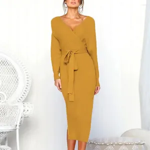 Casual Dresses Women Dress V-Neck Chic Soe-Up Belted Sticked Slim Fit Mid-Calf Längd Kvinnor Fall/Winter Fashion