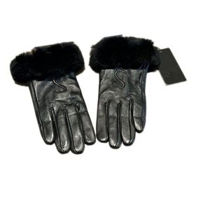 Luksusowe skórzane rękawiczki dla kobiet list haftowy czarne rękawiczki jesień zima designerka futro rękawiczki na zewnątrz ciepłe aksamitne rękawice jazda na rowerze