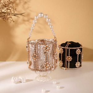 Bolsas de noite bolsas para mulheres 2023 Designer Luxo Metal Hollow Out Diamonds Balde Party Wedding Pearl Tote 230427