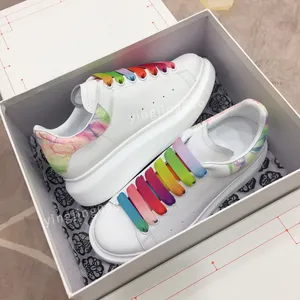 2023New Designer Sneaker Mens أحذية غير رسمية أحذية جلدية صلبة على خطوط مطرزة بالأحذية البيضاء