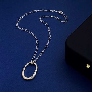 Designer's New Brand Lock Series Lock Necklace pläterad med 18K guld utsökt diamant inbäddning av en liten oval kedja 2C1J