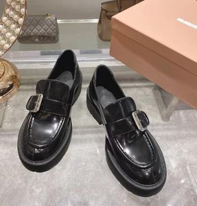 Kvinnor Miu tjocka sulor loafers skor ny metall spänne mode små läderskor svart tjocka plattform kvinnor skor 34-40