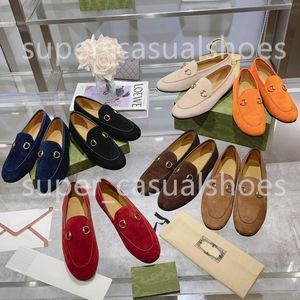 Mocassins de qualidade Mulheres Flat Designer Dress Sapatos 100% Couro Autêntico Fivela de Metal Senhora Couro Sapato Casual Mules Princetown Impresso Trample Lazy Slides Tamanho 35-42