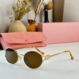 Sonnenbrille für Damen, Mui Mui-Sonnenbrille, Designerbrille, moderne Eleganz, geeignet für alle Arten von Tragen, ovale Metallrahmen, leicht, bequem, mehrfarbig, UV400