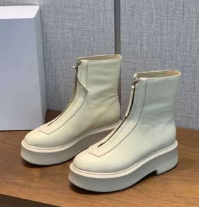 nuovo The Row Stivaletti Chelsea alla caviglia in pelle bianca liscia con plateau, zip slip-on, punta tonda, tacco largo, stivaletti con zeppa piatta, stivale grosso, designer di lusso per le donne uggdefg 672