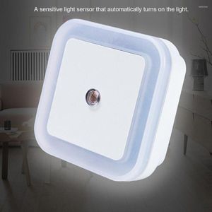 Luci notturne Lampada a induzione a LED intelligente Lampada da parete a forma quadrata Interruttore automatico Sensore Camera da letto Articoli per la casa