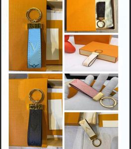 Wholesale high-quality classic men's and women's key chain fashion luxury car leather key chain is also a wholesale price