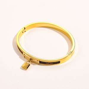 Luxury Designer Bangle Bracelet For Womens Brand Lock Gift Cuff Bracelet Classic Design Party Jewelry Exquisite Design Fashion Jewelry Bangle Wholesale