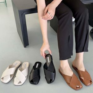 Slippers Fashioner Designer Shoes 2023 Женские мулы плетения на сандалиях квартиры.