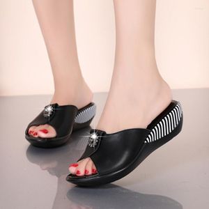 Slipare 2023 Summer Platform Flip Flops Fashion Beach Shoes Woman Anti-Slip äkta läder Sandaler Kvinnor Shoe