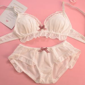 Bras sätter japanska studentflickans underkläder Set Cotton Bow Lace Wireless Bras Thongs Lace Lingerie Set Women Push Up Bh and Panty 230427