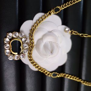 Wysokiej jakości designerski naszyjnik łańcuch łącza wisidan kobiet 18 -karatowy złoto platowany tytanowa stalowa kryształowa marka listu biżuteria