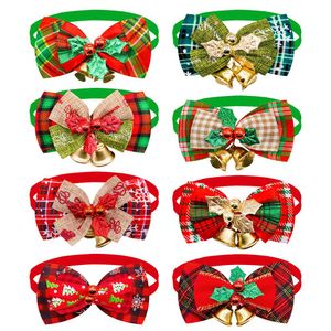 Tillbehör 50st Pet Bowknot Dog Bowtie With Bell Christmas Dekorera stil Justerbar valpfestival Party Collar för små hundtillbehör