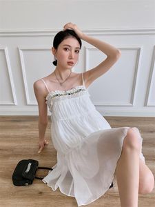 Casual Dresses Zcsmll Rhinestone Beach för kvinnor 2023 Backless Ruched Vacation White Tulle mini Slip Dress Summer Semester Outfits