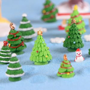 Objetos decorativos estatuetas mini árvore de natal casal estatueta boneca decoração de jardim ornamento criança brinquedo miniatura paisagem pessoas estátua resina artesanato 231124