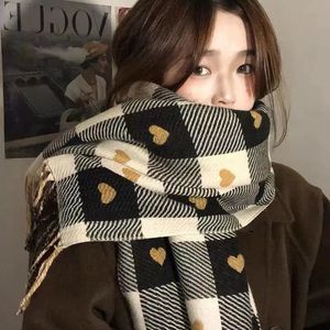 スカーフの女性冬のスカーフラブハートカシミアロングタッセルショール厚い温かい格子縞のネックバンドスカーフ男性韓国ファッションアクセサリー231127