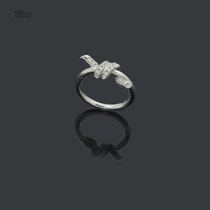 Tasarımcı Rings Ladies Halat Düğüm Halkası Lüks Yüzük Elmas Moda Yüzüğü Klasik Takı 18K Altın Kaplama Gül Düğün Toptan Ayarlanabilir Kutu