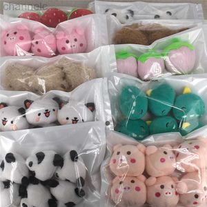 Animais de pelúcia de pelúcia 6pcs/conjunto pequeno 4-5cm PANDA DINOSAUR GAT CHOLY PROMUTOR Toy Little Acessórios Doll