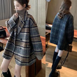 秋の冬のカシミア格子縞のジャケット女性2022年韓国のルーズダブル胸部ショートコットンジャケットクラシックヴィンテージブラウンジャケットをブレンド