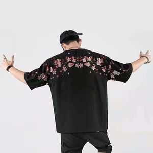 Men's T-Shirts Summer Korean Version Of The Hong Kong Style Ins Short-sleeved Men's Loose Wild Round Neck Japanese National Embroidery Mid 230426