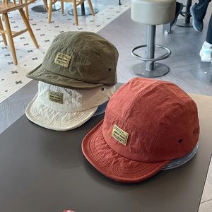 Top kapakları nefes alabilen kısa brim beyzbol şapkası erkek ve kadın tulumlar tamamen maç yumuşak üst hip hop zirveye çıkmış kapak kadın yumuşak brim moda kapağı 231127