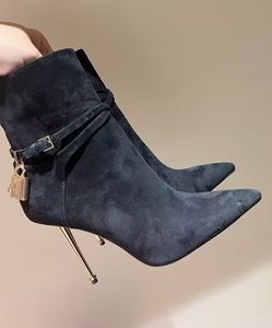 2024 Top Luxo Tom Fords Botas Mulheres Ankle Boots Salto Fino Marca Designer Mulher Salto Alto Bota Cadeado e Salto Dourado Dedo Do Pé Pontudo Vestido Presente de Festa de Casamento com Caixa