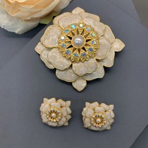 Beaded Necklaces Vintage Jewelry Sets Brooch Earrings Three Layer 3D Petal 2 Style Earring clips and Stud Beautiful Gifts For Women 231124