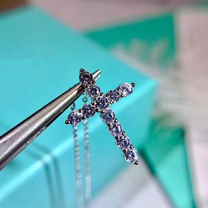 Pendant Necklaces 7A High Quality Designer Jewelry Necklace 925 Sterling Silver Cross Luxury Customized Love Holiday Gift AAAAA with Box