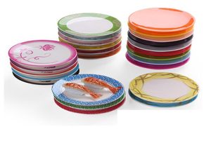 Middagsplattor mat melamin maträtt roterande sushi rund färgglada transportband betjänande tallrik middagar233n4689425