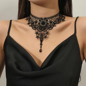 Choker-Halskette mit Spitzenanhänger, verstellbare Kette, zarte Retro-Häkelarbeit, Goth-Stil, dunkler Schmuck