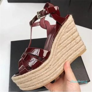 2023-Women Wedge Sandal Sandal Buty buty skórzane klin sandały Espadrille Patent skóry skórki kliny z kostką